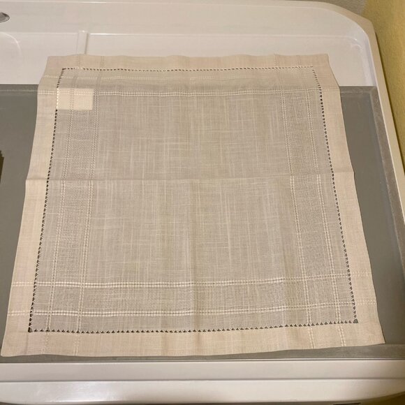 New Linen Napkins Set of 4 Ivory 100% Polyester 20'' x 20'' Not Used - Picture 3 of 6